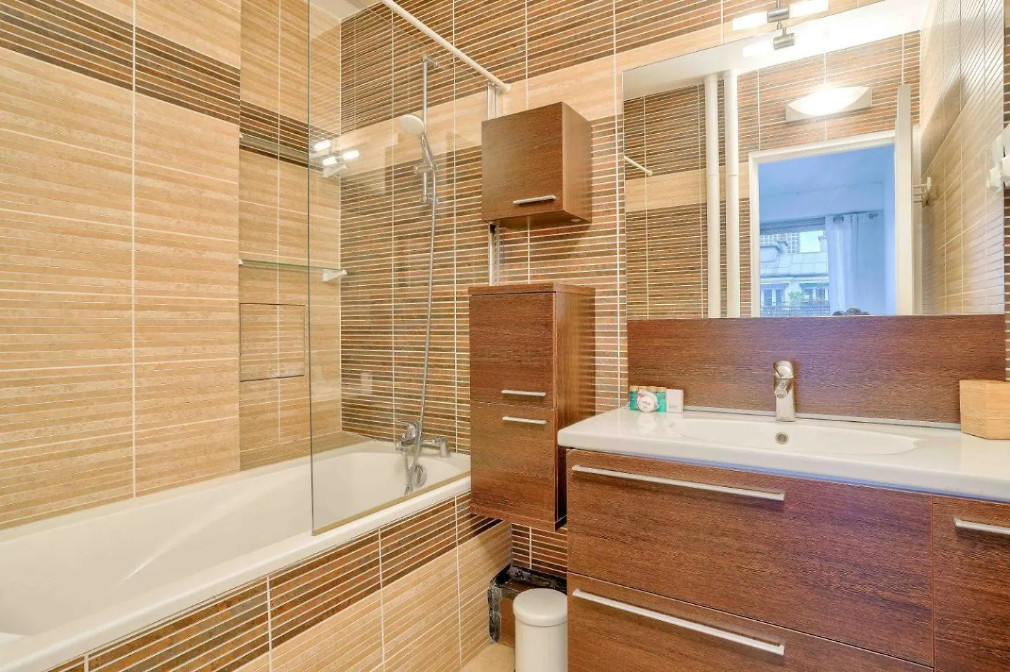 Guestready - Charming Stay With A View Paris Apartment